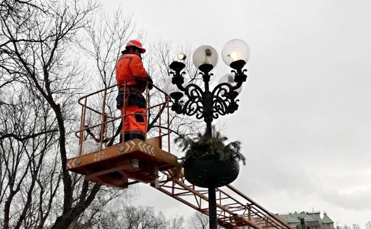 На замовлення КОМУНАЛЬНОГО ПІДПРИЄМСТВА ЕЛЕКТРОМЕРЕЖ ЗОВНІШНЬОГО ОСВІТЛЕННЯ М. КИЄВА КИЇВМІСЬКСВІТЛО у 2018-2019 роках були реалізовані об’єкти